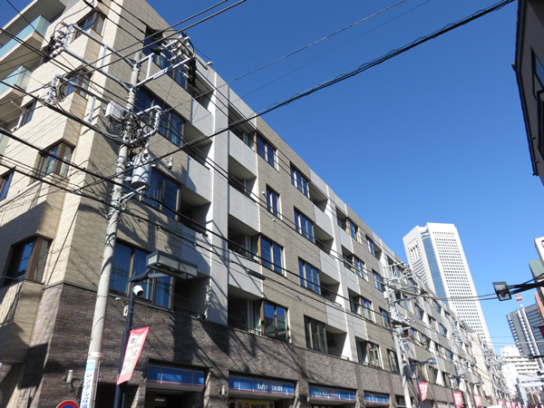 パークリュクス初台の外観