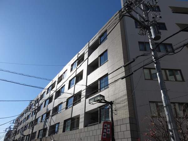 パークリュクス初台の外観