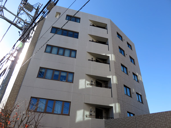 パークリュクス初台の外観