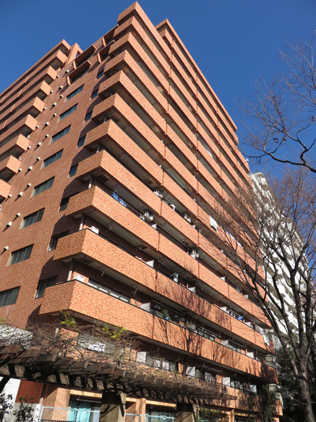 ライオンズマンション初台の外観