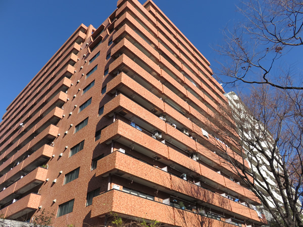 ライオンズマンション初台の外観