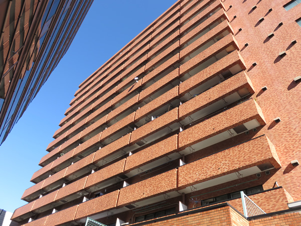 ライオンズマンション初台の外観