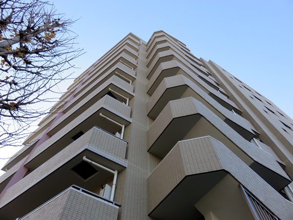 センチュリー新横浜いちょう通りの外観