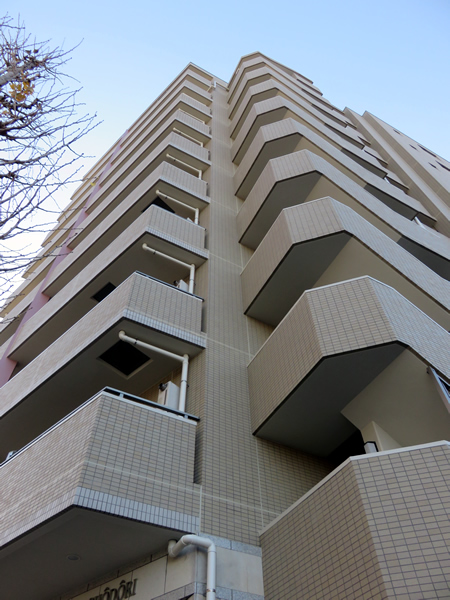 センチュリー新横浜いちょう通りの外観