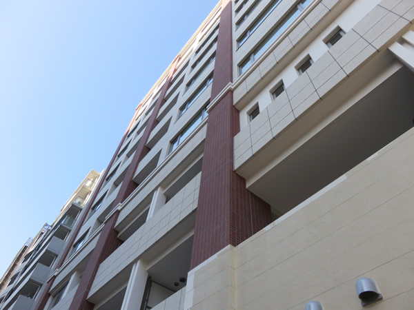 横浜関内プラッツの外観