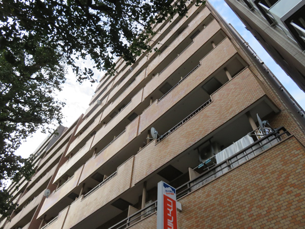 モナーク伊勢佐木の外観