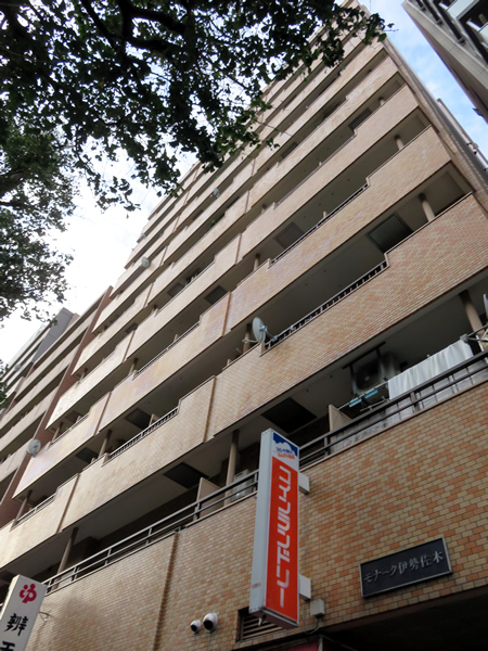 モナーク伊勢佐木の外観