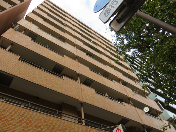 モナーク伊勢佐木の外観