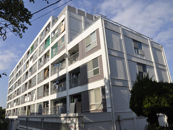 篠原コーポラスE棟の外観