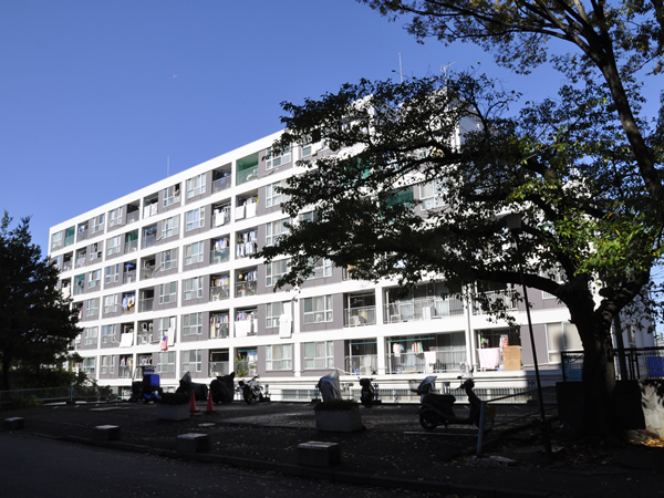 篠原コーポラスE棟の外観