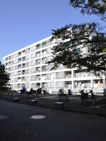 篠原コーポラスE棟の外観