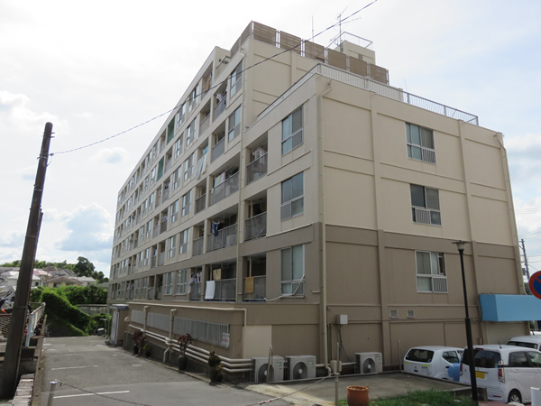 篠原コーポラスE棟の外観