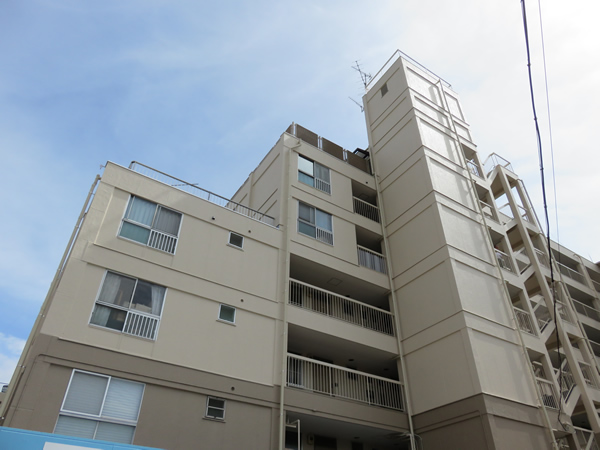 篠原コーポラスE棟の外観