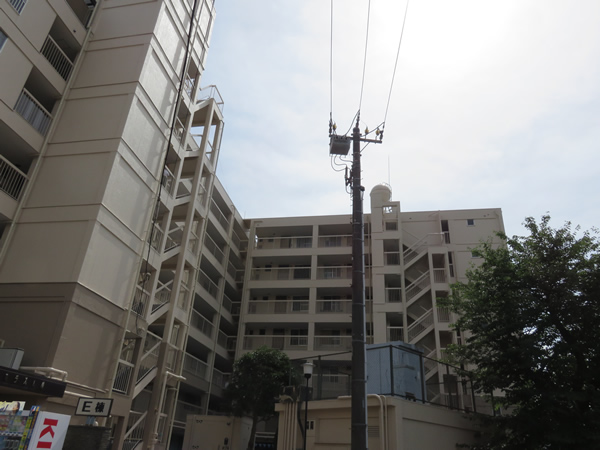 篠原コーポラスE棟の外観