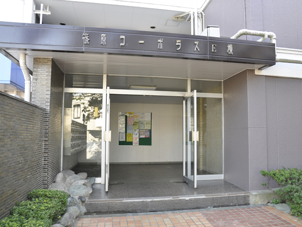 篠原コーポラスE棟の外観