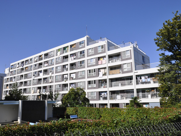 篠原コーポラスB棟の外観