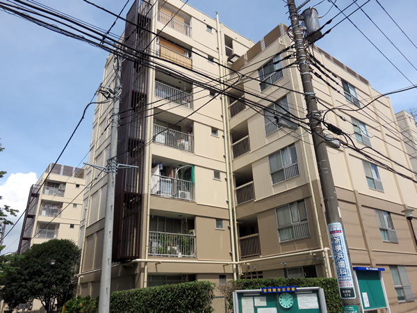 篠原コーポラスB棟の外観