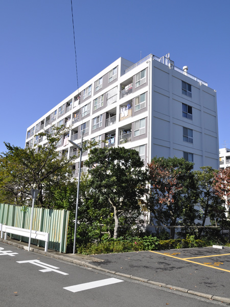 篠原コーポラスA棟の外観