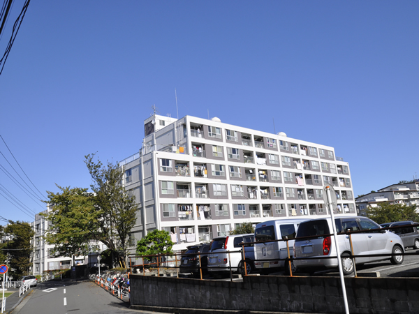 篠原コーポラスA棟の外観