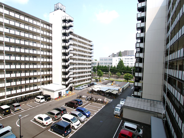 秀和めじろ台レジデンスの外観