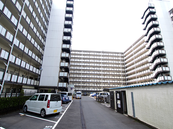 秀和めじろ台レジデンスの外観