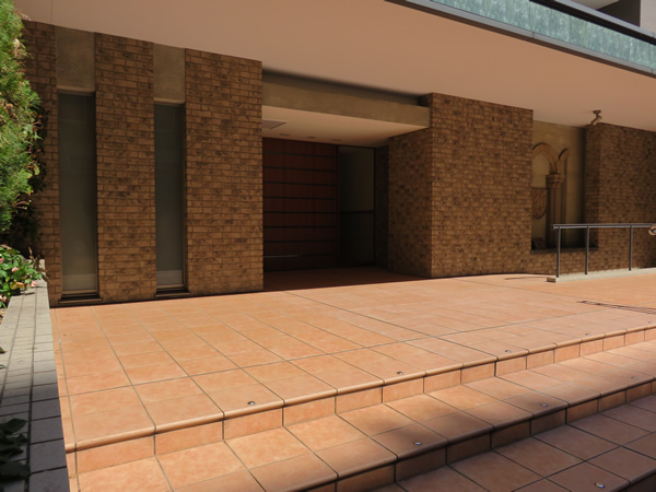 ライオンズステージ関内メダリオンの外観