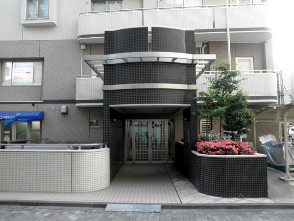 リリーベル高円寺スクエアの外観