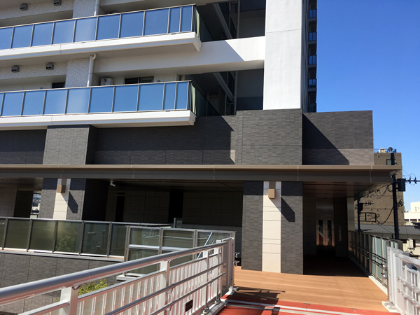 ブリリアタワー横浜東神奈川の外観