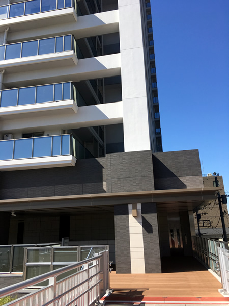 ブリリアタワー横浜東神奈川の外観