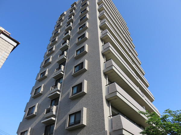 ナイスロイヤルビュー小田原城址公園前の外観