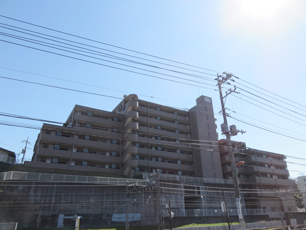 ライオンズヒルズ読売ランドの外観
