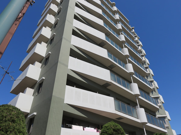 ロワールガーデン読売ランド前の外観