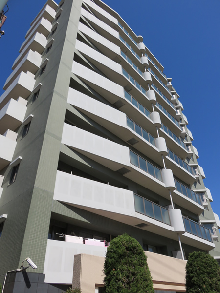 ロワールガーデン読売ランド前の外観