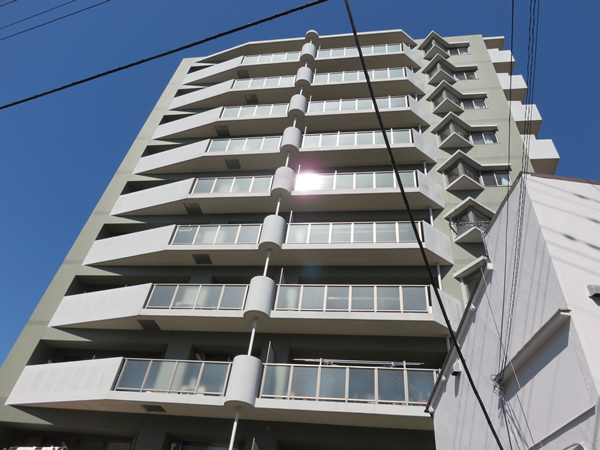 ロワールガーデン読売ランド前の外観