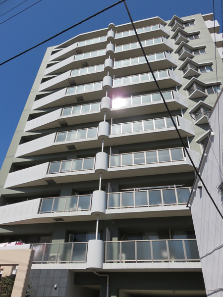 ロワールガーデン読売ランド前の外観