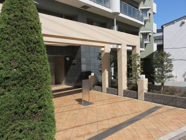 ロワールガーデン読売ランド前の外観