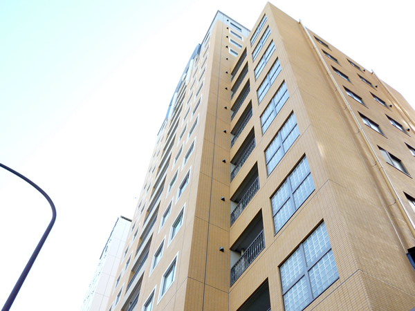 東新宿レジデンシャルタワーの外観