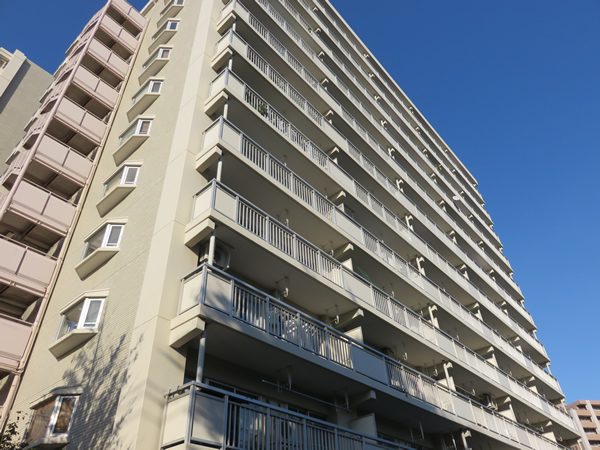 狛江セントラルハイツ２号棟の外観