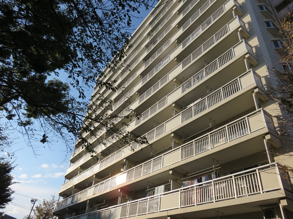 狛江セントラルハイツ２号棟の外観