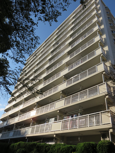 狛江セントラルハイツ２号棟の外観