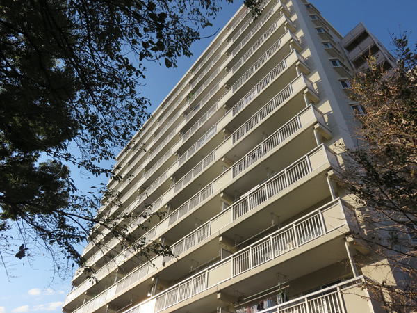 狛江セントラルハイツ２号棟の外観