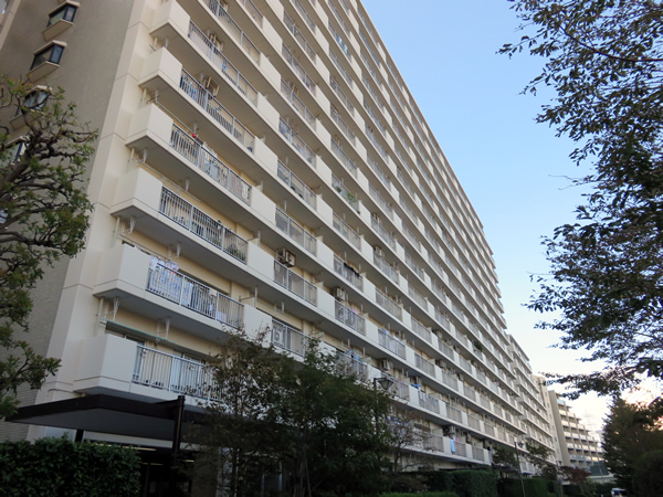 狛江セントラルハイツ3号棟の外観