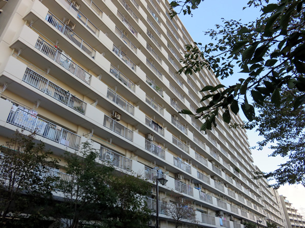 狛江セントラルハイツ3号棟の外観