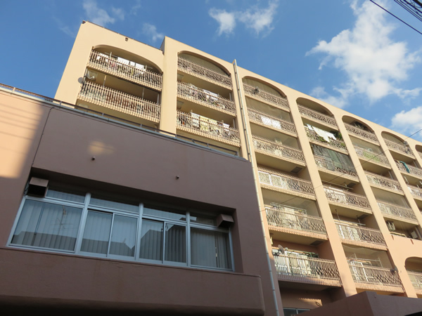 豊栄狛江マンションの外観