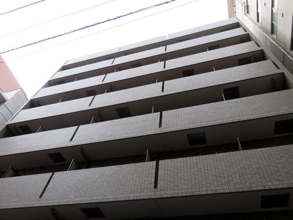 ルーブル新橋の外観