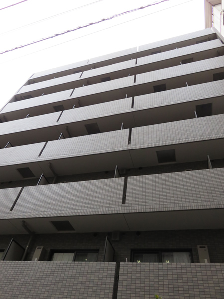 ルーブル新橋の外観