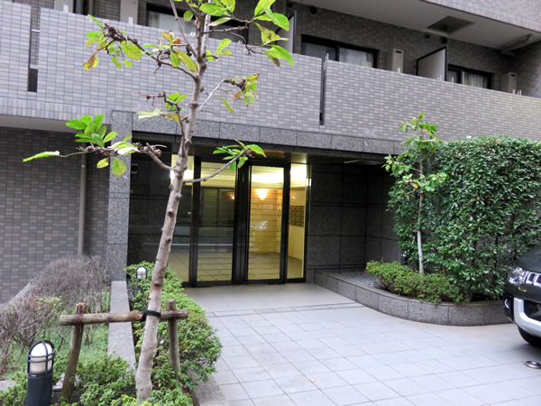 ルーブル新橋の外観