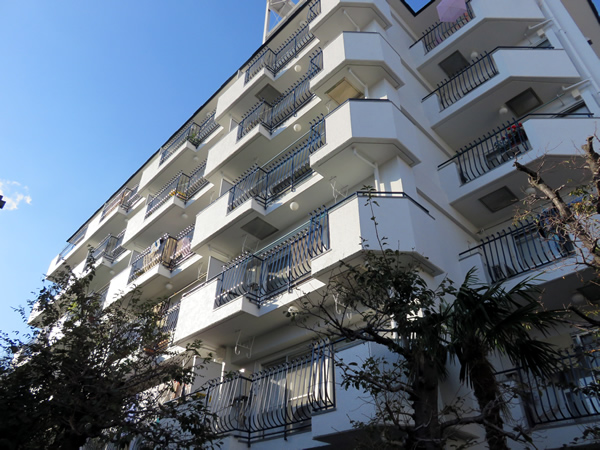 狛江フラワーホームの外観