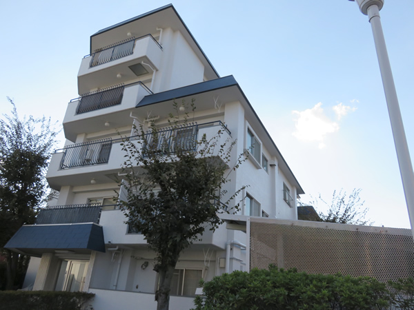 狛江フラワーホームの外観