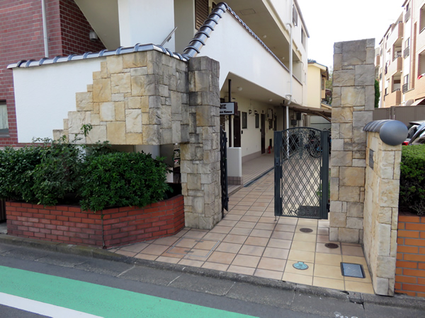 ヨシコー狛江の外観